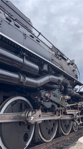 Close up Big Boy 4014 steam whistle wake up call to Roseville, CA, cheered by the crowd! #4014