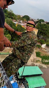 166K views · 3.7K reactions | Salto de confianza al vacío con los ojos vendados …. ¿Serías capaz de vivir esta experiencia? #erneymoscaoficial #sargentoerneymosca #fypシ #FavorDeCompartir @fans destacados | ERNEY MOSCA - oficial | Facebook