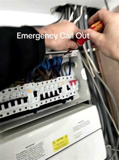 Expert Electrician Training in London for Fault Detection