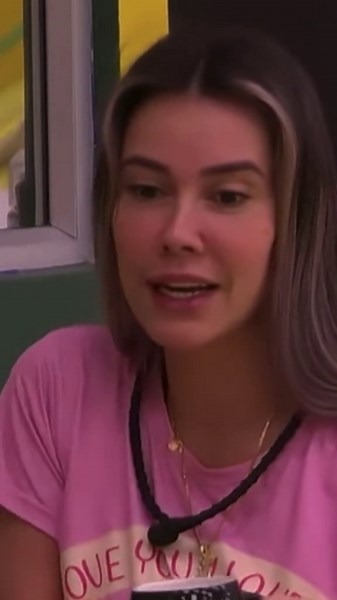 Manuela dice que en su vida normal no es chismosa jajaja | manuela