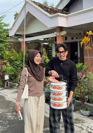 Di rumah Salwa kita main ke sawah