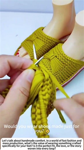 Stitch by Stitch: Hand‑Knitting a Pair of Cozy Slippers 🧶👣