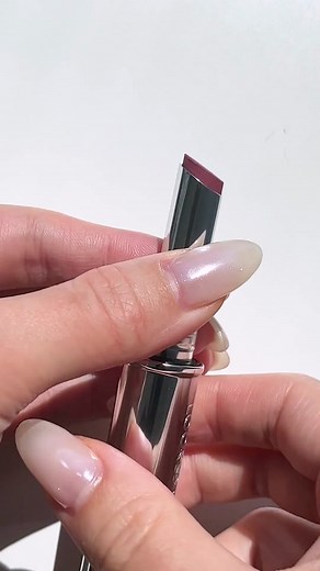 PDA-proof pinks 💗. Smooch, snog, french or peck in public with flirtatious fuchsias featuring our iconic kissproof formula.