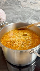 Ciorba cu coaste afumate si taietei de casa. 1kg oase de porc 5L apa 3 morcovi 2 pastarnaci 2 ardei kapia 1/2 telina 2 cepe 2 linguri pasta de rosii 500ml bors patrunjel sare Tăieței 2 oua sare faina cat cuprinde | Ella Cooking