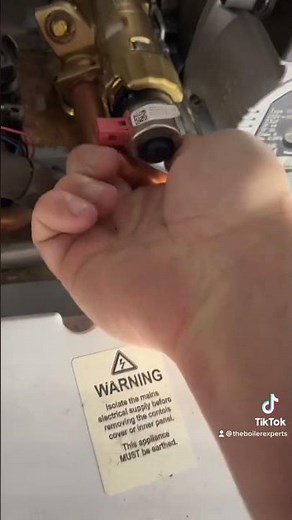 Replacing a divertor valve on a Vaillant ecotec! #theboilerexperts #boilerrepairwatford