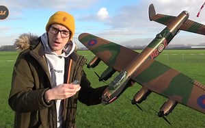 英国第二次世界大战重型轰炸机“兰开斯特”（1320毫米）-HobbyKing官方视频