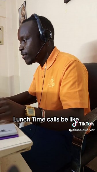 Customer Service Struggles: Call Center Comedy