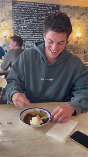 Trying “The Best Sticky Toffee Pudding in London”📍Ffiona’s - Best Restaurant of Kensington