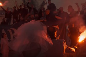 „Ultras” nie tylko dla fanów piłki nożnej. Recenzujemy dramat o pseudokibicach od Netfliksa