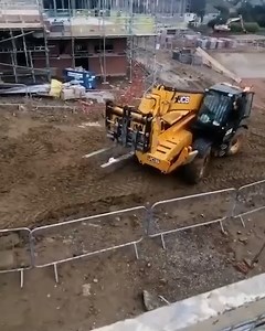 53K views · 229 reactions | That's one way to get lunch to your colleagues on the building site... ‍♂️ | FOODbible | Facebook