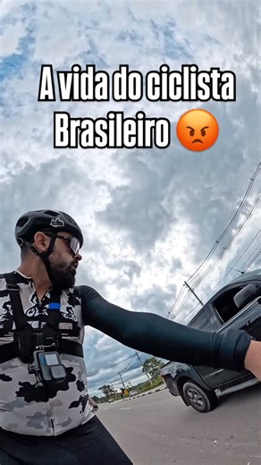 Bike na Lama®️ on Instagram: "“SE EU TE ATROPELAR EU TO NO MEU DIREITO” Mais um dia normal na vida do ciclista. Duas fechadas seguidas do mesmo cidadão, com a pista livre e pedalando no bordo da pista dupla 😡 Me ameaça e me xinga e ainda quer ter razão 🤦🏻‍♂️ Triste"