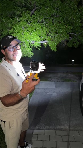 Luz LED portátil 20V: Brillante para trabajo y exterior