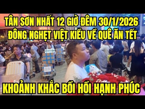 Tan Son Nhat Airport was packed with overseas Vietnamese returning home for Tet on the night of J...