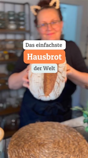 Ein Profibrot selber backen? Dieses Brot gelingt dir garantiert und du wirst sagen: das ist wie vom Bäcker gekauft. 😍 Das Rezept findest du im Reel und kannst du ohne großen Aufwand nachbacken, denn ich liebe effizientes Backen ohne Sauerteiggehampel. 😄 Ich habe im übrigen mein erstes Buch herausgebracht: „Dutch Oven Brote“. Darin befinden sich 28 leckere Brot Rezepte, die ohne große Experimente auskommen und ganz einfach nachzubacken sind. Da findest du so einige Profibrote drin, die auch dir