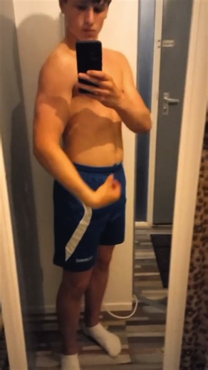 17yo | 101,6kg | 180cm/5’11 Pomp mede mogelijk gemaakt door de pre van synce @SYNCE | code: “RAAPHORST” #gym #bodybuilding #fitness