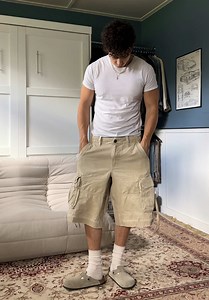 Reworking Thrifted Cargo Shorts into a Summer Outfit