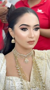 26K views · 494 reactions | Beautiful Bride By Narmada Thambugala (0767896324/) Bridal flowers By Anura silva (0714330552) kandyan jewelry By Hirusandu Bridal Wear (077) 673 2140 Tik tok link ➡️ https://www.tiktok.com/@salonshani1?_t=8jC1Z49s6Df&_r=1 #Salon #Shani #Nittambuwabestsalon #liquidmakeup #bridalsalon #bridalmakeupartist #preshootMakeup #shootmakeup #westernbride | Salon Shani- Bridal Hair and Beauty Academy - Nittambuwa | Facebook