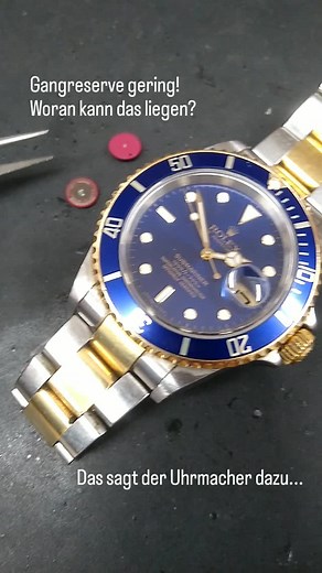 Bei dieser Rolex Submariner war schlagartig die Gangreserve extrem gering, obwohl die Uhr erst vor zwei Jahren eine Revision des Uhrwerks erhalten hat. Als erfahrener Rolex Spezialist war mir klar, dass es nur an drei Sachen liegen kann. Defekt der Zugfeder, der Rotorwelle oder Umkehrräder. In diesem Fall waren es die Umkehrräder, die ausgetauscht werden mussten. Problem behoben! #rolex #rolexsubmariner #uhrmacher #rolexgmtmaster #rolexexplorer #rolexmilgauss #rolexdatejust #rolexforum #watchtim