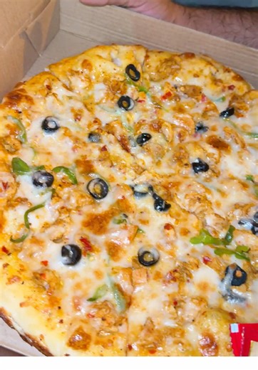 A s crave pizza#foryoupage #viralvideo #karachitiktokpakistan