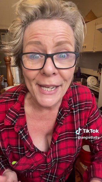 Homemade Toothpaste Recipe with Bentonite Clay for Natural Teeth Whitening