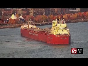 Freighter stuck in Detroit River