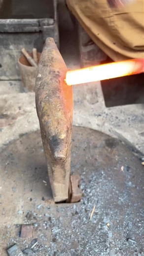 Forging chain S Type Hook. More interesting forging projects on my YouTube Channel. My channel link given in bio must visit #s_hook #chain #forging #katana