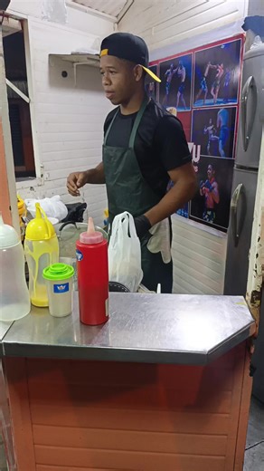 Dando la mejor atención al cliente 💪🏾🥊👌🏾@kevintoala263 #esmeraldeñisima🤍💚 #viral #fyp #soypopeyekick #paratiiiiiiiiiiiiiiiiiiiiiiiiiiiiiiiiii