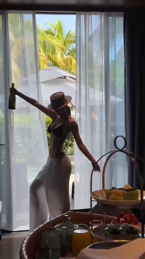 YuLa on Instagram: "或许自由，更胜一筹🍵 来海岛度假了 我的夏日小确幸是... #减肥日常 #日常分享 #vlogs #dailyvlog #日常生活"