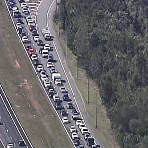 You know we've just had a long weekend when you see a scene like this on a Monday! Here's what the Bruce Highway north of Brisbane looks like at the moment 🚗🚙🚗🚗 Traffic is moving very slowly between the Glass House Mountains and North Lakes. | ABC Brisbane