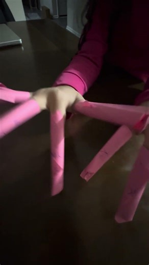 Little Girl’s DIY Fake Nails Using Sticky Notes 💅😂