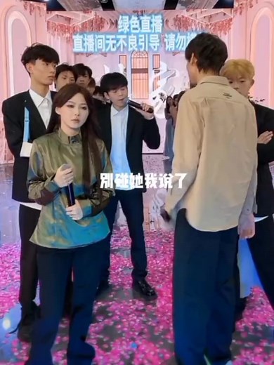 别碰他 中文对话短剧台词（争执场景）