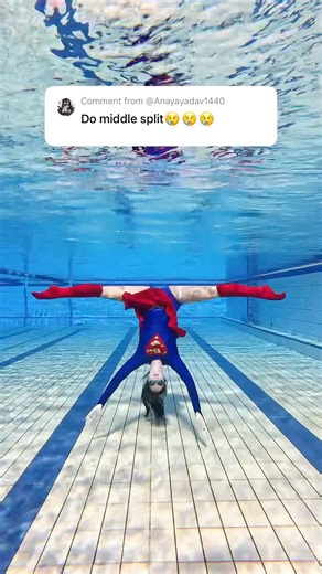 Underwater Flexibility: Middle Split Flow
