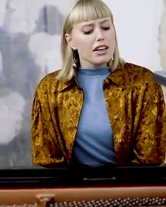 Danke für eure tollen Cover Vorschläge! Konnte mich kaum entscheiden. 💖 Ich habe mir unter anderem das wundervolle Lied "Halt mich fest" von der lieben Madeline Juno rausgepickt. 🤗 #haltmichfest #leacover | LEA