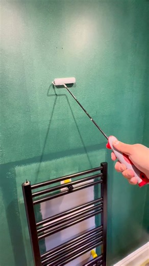 HOW TO PAINT BEHIND A TOWEL RAIL Get yaself a flexible rad roller arm 💪🏽 #paint #paintwarrior #painting #paints #decor #decoration #decorator #decoração #decoracion #diy #designer #oddlysatisfying #asmr #insta #instagram #instagood #instalike #instadaily #instareels #viral #follow | Paint Warrior
