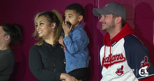 Cleveland Monsters find man who saved little boy from errant hockey puck