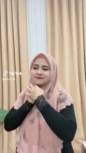 Model Hijab Segi Empat Motif Terbaru