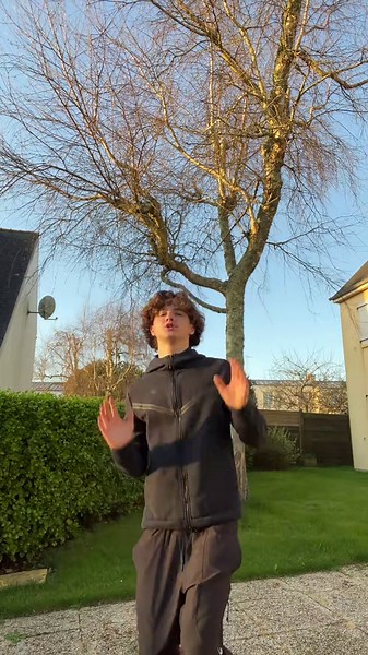 Vidéos de Clem (@clemlespameur) avec son original - Tino.dlr