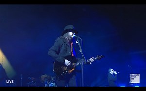 #SystemSunday System Of A Down performing 'Dreaming' off their fifth album Hypnotize live at Rock am Ring back in 2017! #SystemOfADown #SOAD #DaronMalakian #SerjTankian #ShavoOdadjian #JohnDolmayan | Victims Of A Down