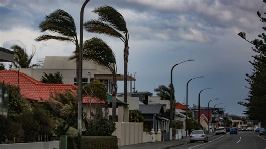 Severe weather warnings as strong winds and thunderstorms hit this weekend