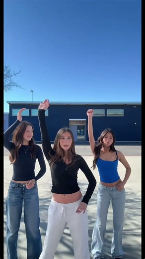 #longsleeve #crewneck #top #wide #leg #jeans #crop #button #v #sweatpants #spaghetti #strap #tank