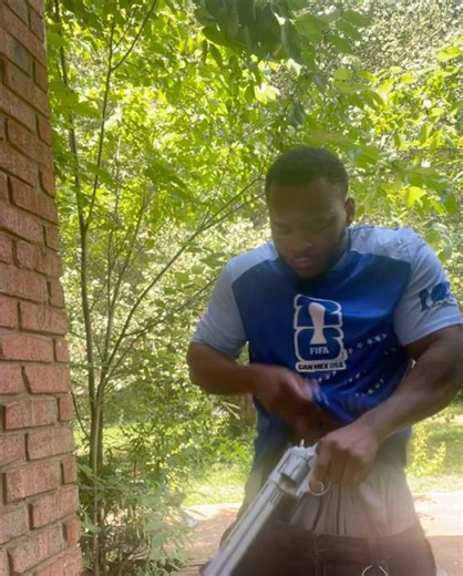 Practicing quick draw with an 8 inch Taurus M44 revolver 🪖