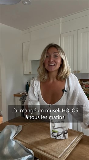 Vos matins méritent mieux que des céréales. 🥣 Découvrez HOLOS, un muesli riche en protéines et sans gluten qui se prépare en quelques secondes et vous donne de l'énergie jusqu'au dîner. Une énergie équilibrée et durable dans chaque pot : 💪 20g de protéines végétales 🦠 Probiotiques, vitamines et minéraux 🚫 Sans édulcorants artificiels 🌱 100% végétalien, biologique et sans gluten Découvrez pourquoi plus de 250 000 personnes commencent leur journée avec HOLOS. | HOLOS