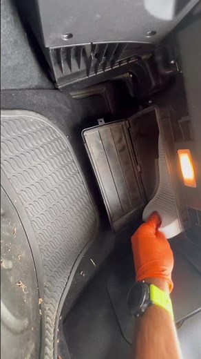 🔧 Changer le filtre d’habitacle de votre voiture, c’est essentiel ! 🌬️