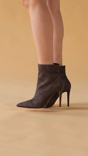 13K views · 24 reactions | Stivali e stivaletti, i migliori compagni di ogni donna 殺 Approfitta dei saldi fino al 70% e scegli i tuoi preferiti 朗 #scarpescarpe #saldifinoal70percento #stivalettidonna | Scarpe&Scarpe | Facebook