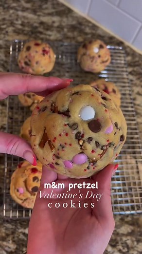 I’m dropping delicious Valentines themed recipes all month long, for the month of LOVE. ❤️