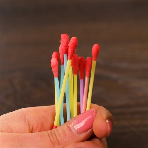 Quick and easy needle threading hack 🧷