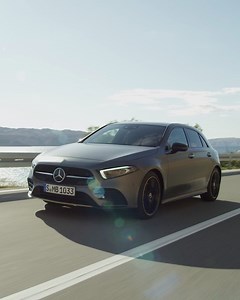 Immer auf dem aktuellen Stand: Mercedes-Benz Fahrzeuge lernen „Over the Air“ ständig dazu. Wir bauen die Möglichkeit, Programme und Systeme im Fahrzeug durch „Updates Over the Air“ (OTA) auf dem neuesten Stand zu halten, weiter aus. Was 2013 in den USA gestartet wurde, ist heute beim Infotainmentsystem MBUX Standard. Mittlerweile wurden rund zwölf Millionen Updates Over the Air durchgeführt. | Mercedes-Benz Deutschland