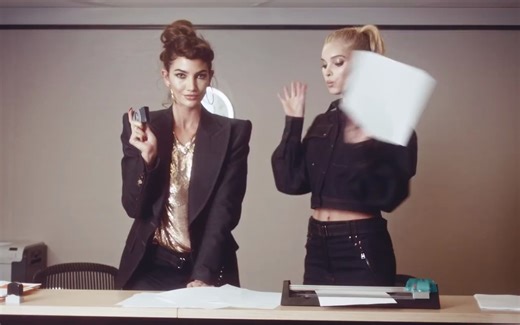 极高评分的时尚短片-Vogue office