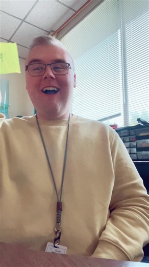 I played the magical sticky note game with my Kindergarteners today 🪄✨ #ChevyEVSongContest #kindergarten #kindergartenteacher #stickynotemagic #classroomgames #studentgames #classroomideas #teachertricks