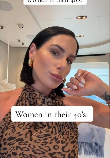 Women in their 40s…what a beautiful chapter. Our 30s flew by in a blur of babies, sleepless nights, and the kind of love that changes everything. We grew, we gave, we evolved into something new: mothers. Now, in our 40s, there’s a sense of calm, a feeling of being more grounded than ever before. And honestly? I believe the best is still ahead. Here’s to all the incredible women in their 40s…and to the wisdom from those in their 50s, 60s, and beyond. We’re here for all your advice! 🥂 #earlegirls